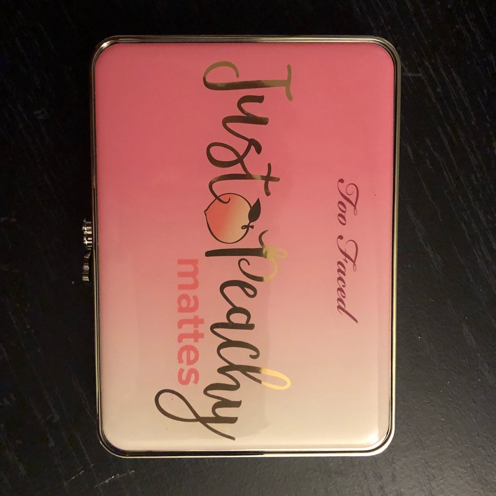 Too Faced Just Peachy Mattes eyeshadow 👀